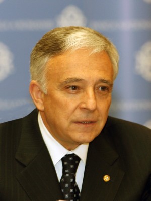 Mugur Isărescu